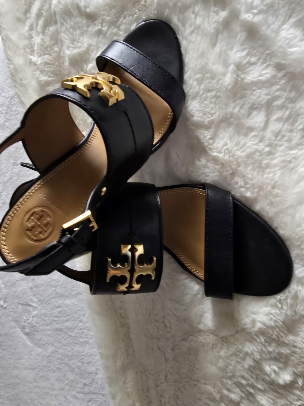 Tory Burch Black Leather Sandals with Gold Logo - Picture 5 of 5